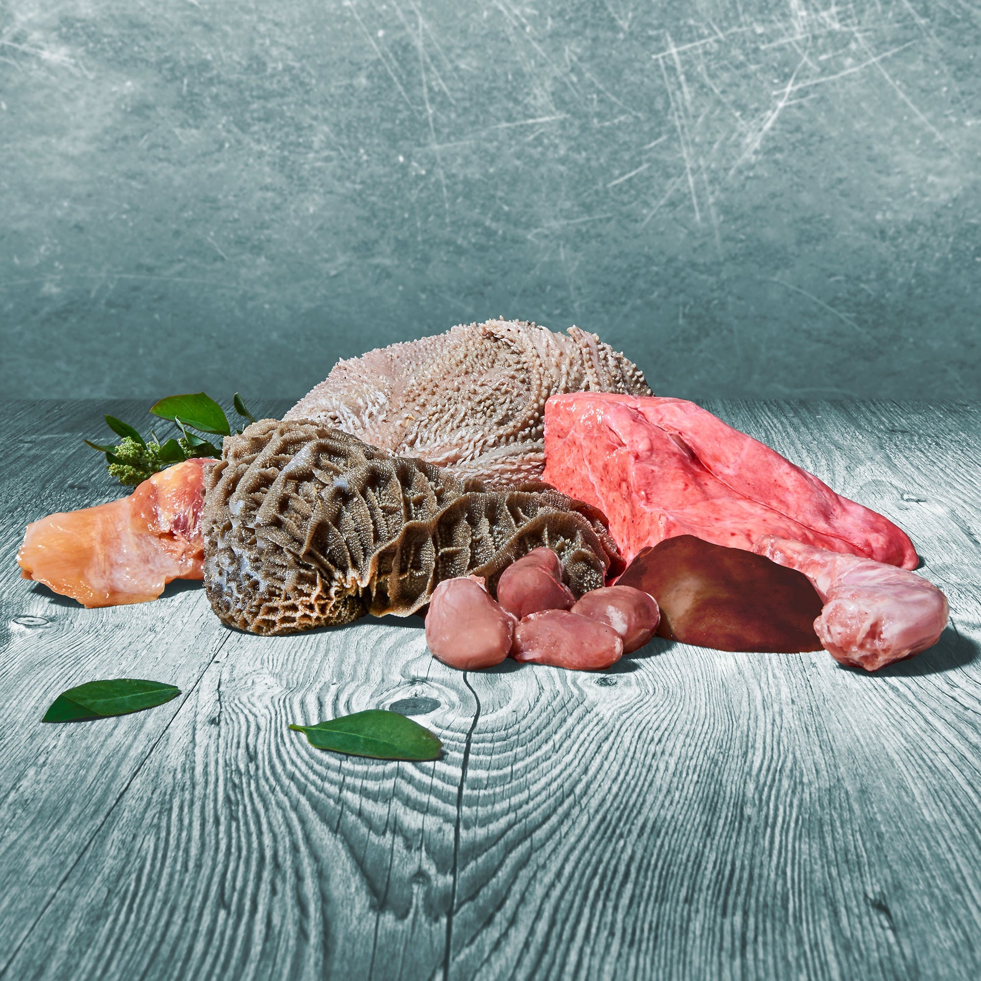 Rohe BARFER’S Fleisch-Mix Rind Zutaten im Überblick – Rindfleisch, Hühnerhals, Rinderpansen, Blättermagen, Rinderherz, Rinderleber, Rinderniere und Rindermilz