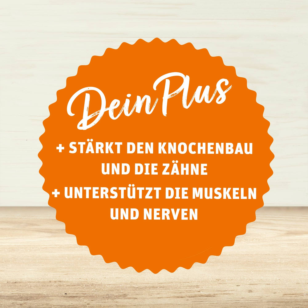 Orangefarbenes Siegel mit der Aufschrift ‚Dein Plus‘ und den Vorteilen: Stärkt den Knochenbau und die Zähne, unterstützt die Muskeln und Nerven