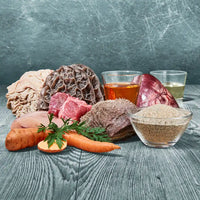 Zutaten vom BARFER’S Komplett-Mix Senior für Hunde: Rindfleisch, Hühnerfleisch, grüner Pansen, Blättermagen, Knochen, Innereien, Herz, Süßkartoffeln, Karotten, hochwertige Öle und Seealgenmehl mit DLG-Siegel